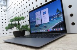 Apple MacBook Air 13” (2020, M1) – Csendes M1-teljesítmény, Retina kijelző, ~15 óra üzemidő – 8/256 – Használt, karcmentes – 93% akku (45 ciklus) – Garancia 3 hónap