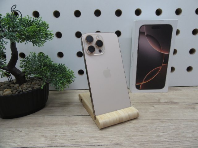 Apple iPhone 16 Pro Max Desert Titanium Titán dizájn, Pro kamera 256 GB Használt, karcmentes 100% akku (22 ciklus) Garancia 2026. 06. 19-ig