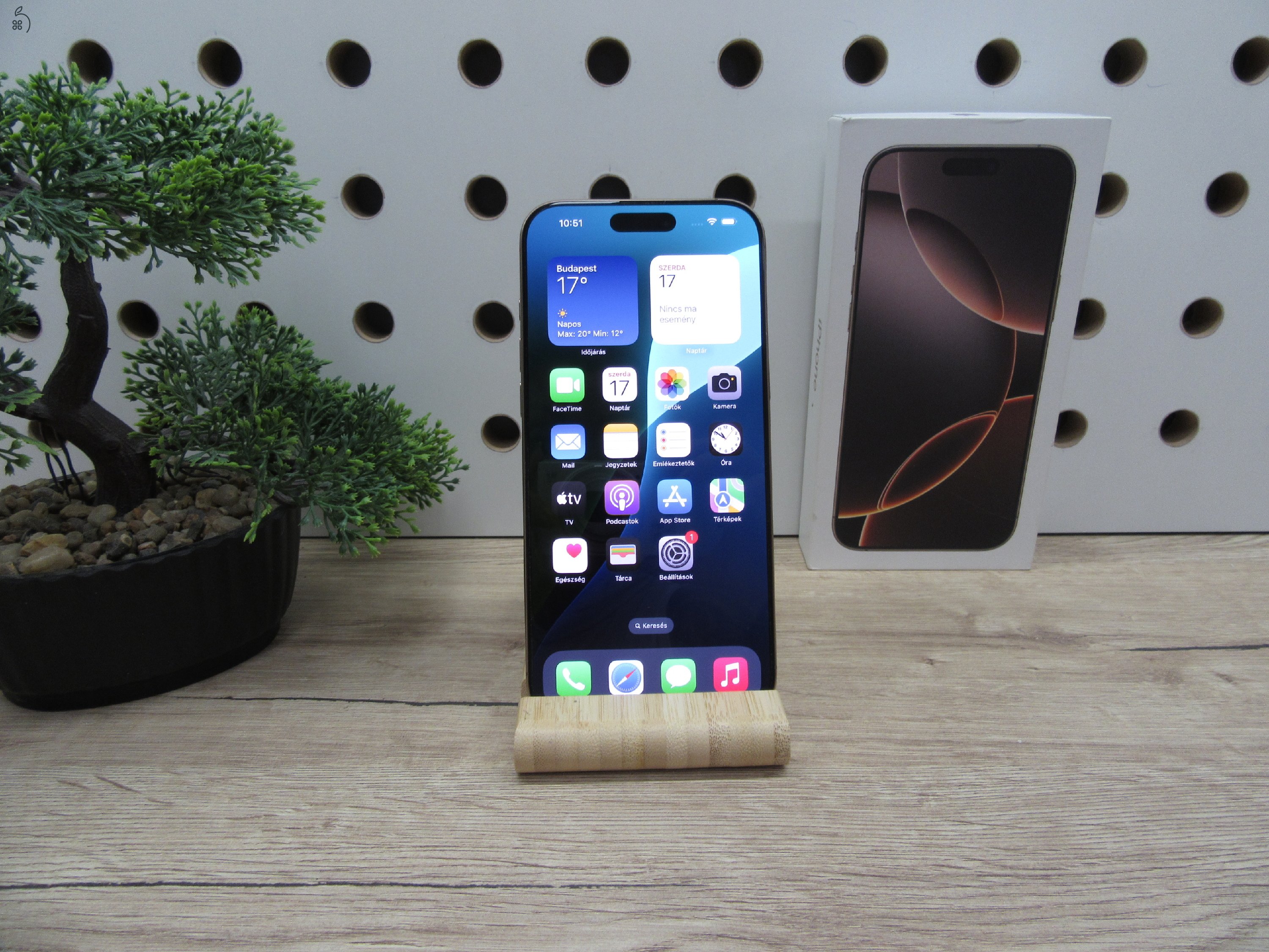 Apple iPhone 16 Pro Max Desert Titanium Titán dizájn, Pro kamera 256 GB Használt, karcmentes 100% akku (22 ciklus) Garancia 2026. 06. 19-ig