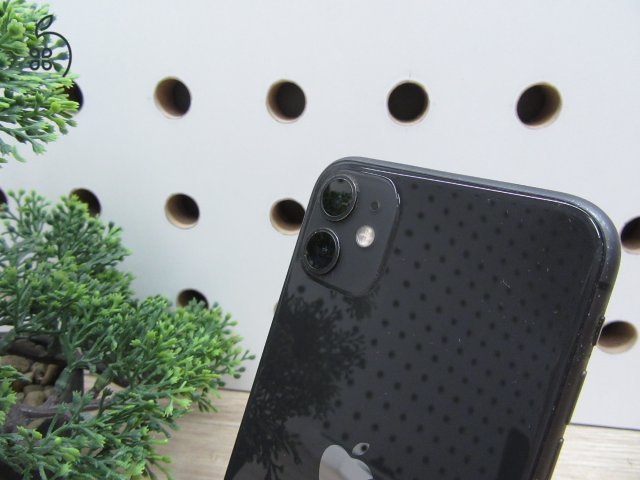 Apple iPhone 11 – Black – 6,1” Liquid Retina, A13 Bionic, duál kamera – 64 GB – Használt, megkímélt – 100% ÚJ akku – Face ID nem működik – Garancia 3 hónap