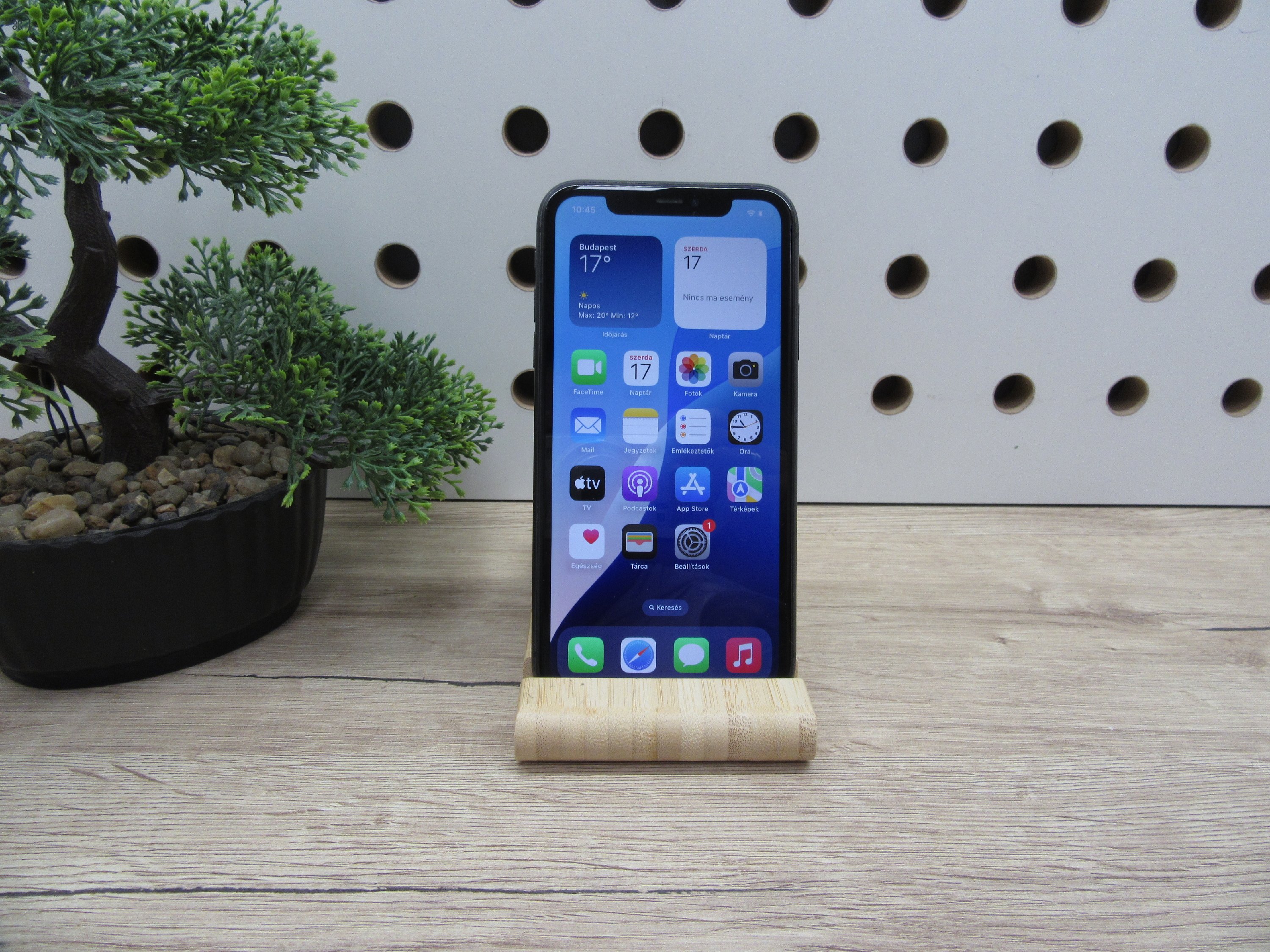 Apple iPhone 11 – Black – 6,1” Liquid Retina, A13 Bionic, duál kamera – 64 GB – Használt, megkímélt – 100% ÚJ akku – Face ID nem működik – Garancia 3 hónap
