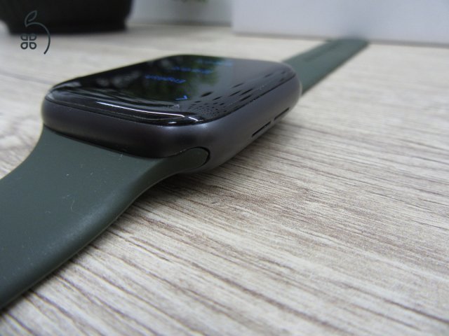 Apple Watch Series 6 – 44 mm – Space Gray Aluminum, Cellular, Always-On Retina – Használt, megkímélt – 80% akku – Garancia 3 hónap