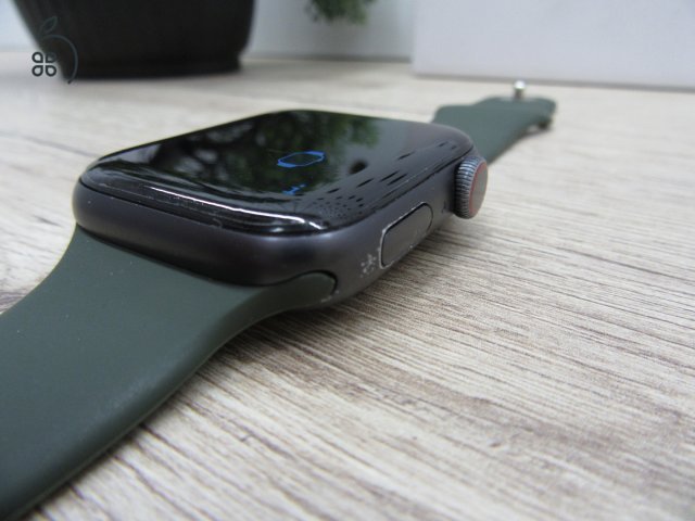Apple Watch Series 6 – 44 mm – Space Gray Aluminum, Cellular, Always-On Retina – Használt, megkímélt – 80% akku – Garancia 3 hónap