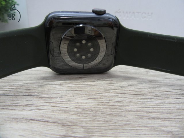 Apple Watch Series 6 – 44 mm – Space Gray Aluminum, Cellular, Always-On Retina – Használt, megkímélt – 80% akku – Garancia 3 hónap
