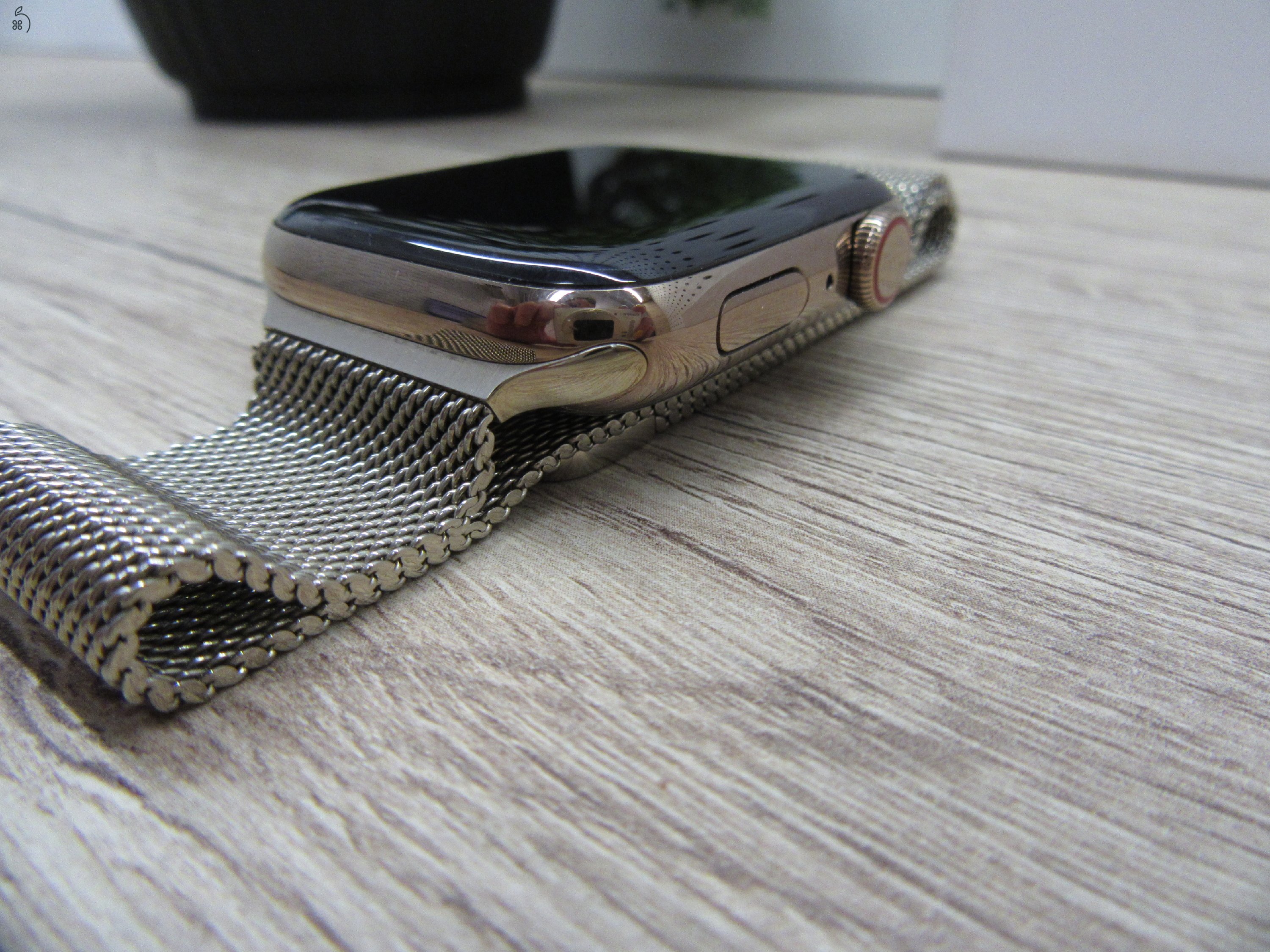 Apple Watch Series 5 – 44 mm – Gold Stainless Steel – Always-On Retina, EKG, Cellular – Használt, karcmentes – Garancia 3 hónap