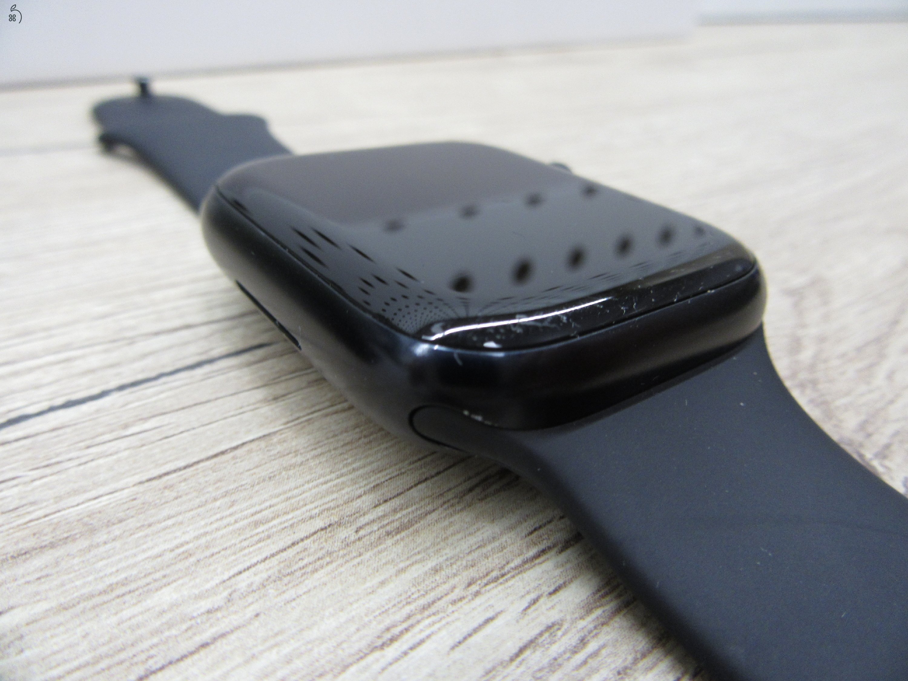 Apple Watch Series 8 – 45 mm Alumínium – Always-On Retina, EKG, ütközésészlelés – Használt, megkímélt – 87% akku – Garancia 3 hónap