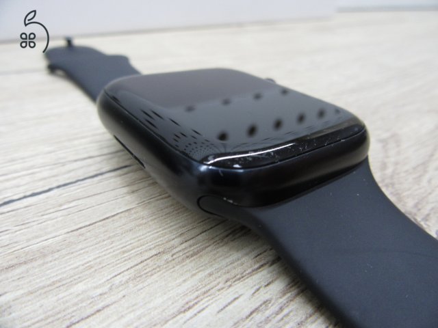 Apple Watch Series 8 – 45 mm Alumínium – Always-On Retina, EKG, ütközésészlelés – Használt, megkímélt – 87% akku – Garancia 3 hónap