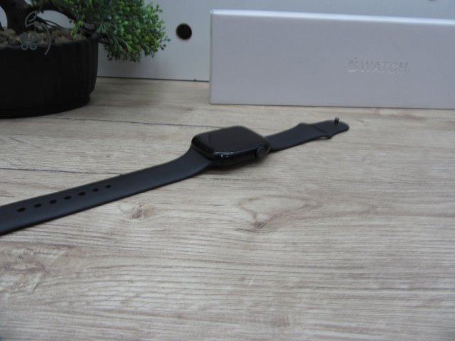 Apple Watch Series 8 – 45 mm Alumínium – Always-On Retina, EKG, ütközésészlelés – Használt, megkímélt – 87% akku – Garancia 3 hónap