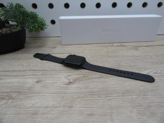 Apple Watch Series 8 – 45 mm Alumínium – Always-On Retina, EKG, ütközésészlelés – Használt, megkímélt – 87% akku – Garancia 3 hónap