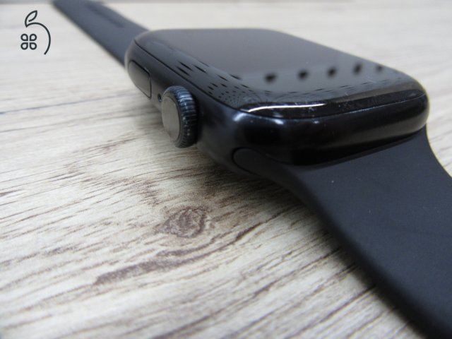 Apple Watch Series 8 – 45 mm Alumínium – Always-On Retina, EKG, ütközésészlelés – Használt, megkímélt – 87% akku – Garancia 3 hónap