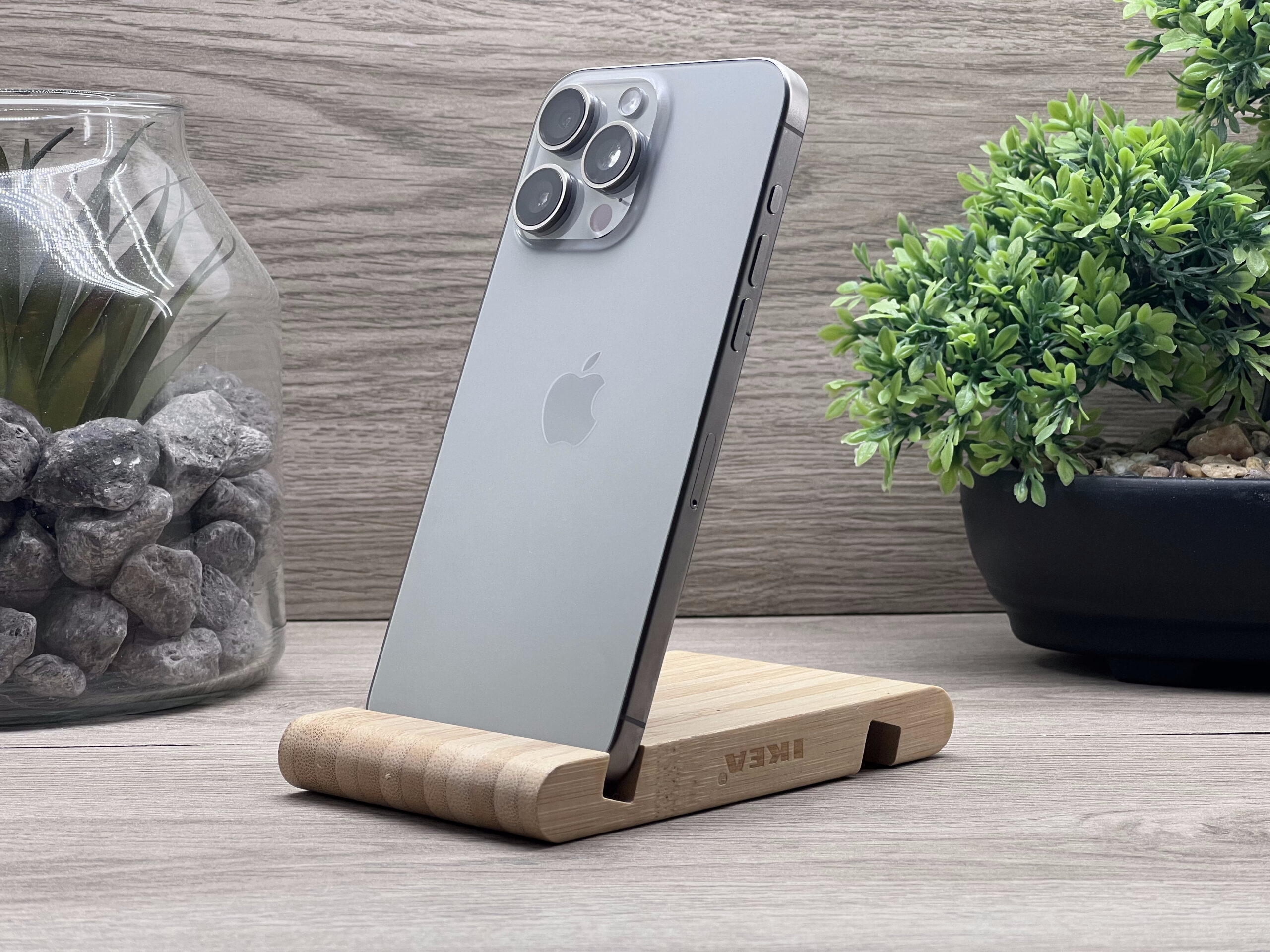 Hibátlan iPhone 15 Pro Max Natural Titanium 256GB 2 ÉV Garanciával Számlával 100% Akksi