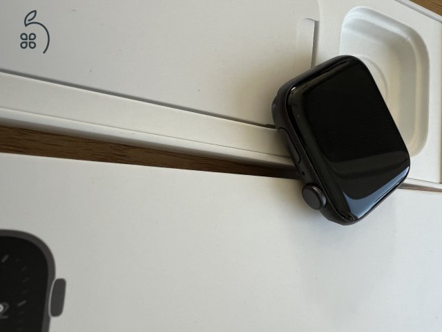 Apple Watch SE Space Gray 44mm, hibátlan állapot