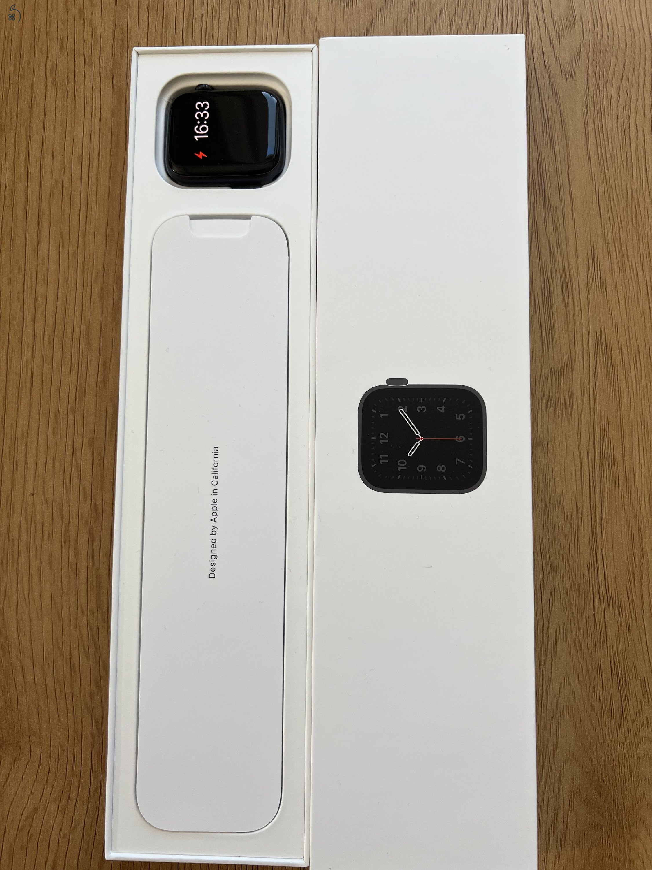 Apple Watch SE Space Gray 44mm, hibátlan állapot
