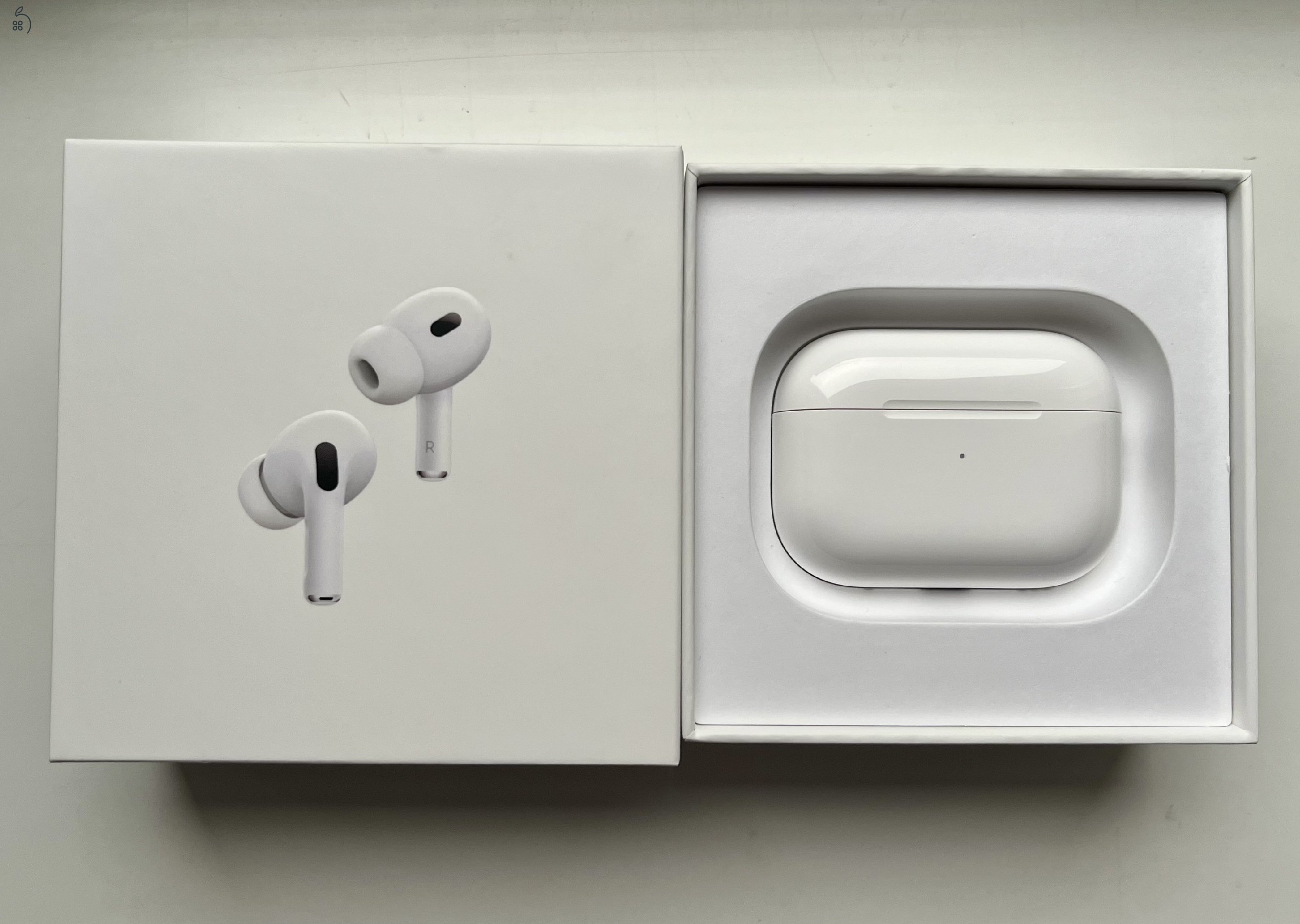 AirPods Pro 2 (Lightning) + ajándék Nudient tok (zöld)