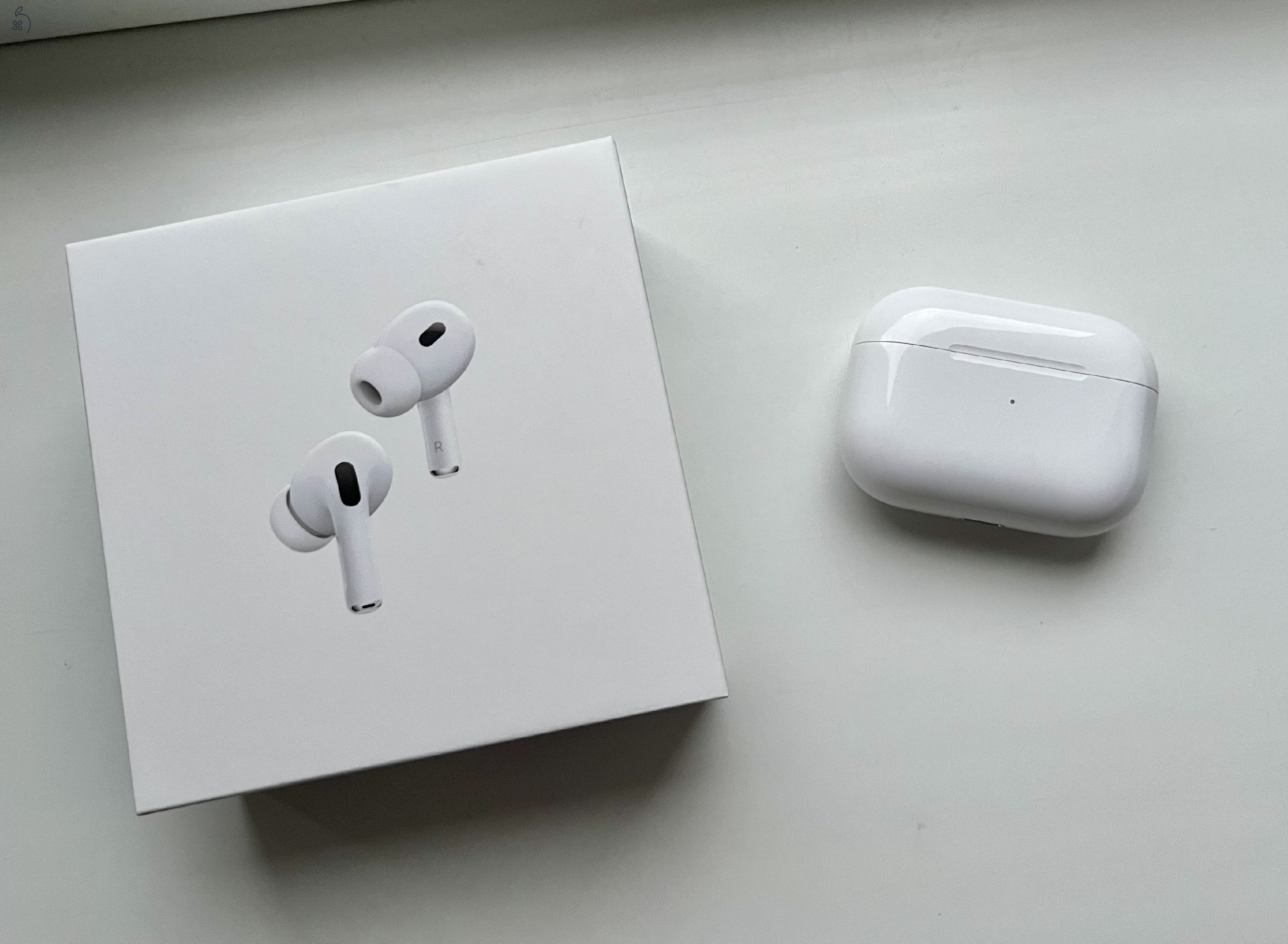 AirPods Pro 2 (Lightning) + ajándék Nudient tok (zöld)