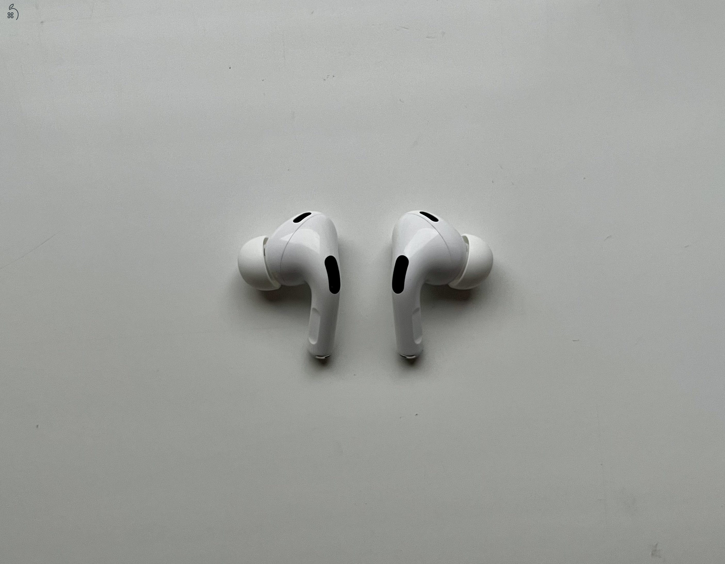 AirPods Pro 2 (Lightning) + ajándék Nudient tok (zöld)