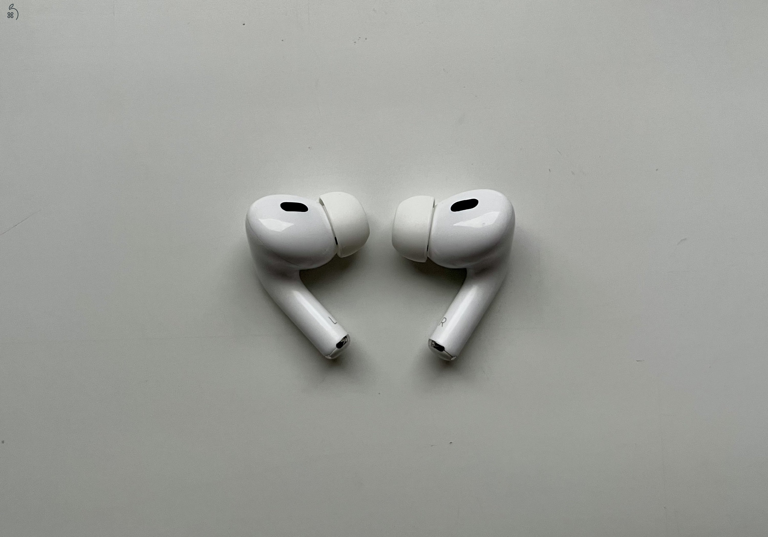 AirPods Pro 2 (Lightning) + ajándék Nudient tok (zöld)