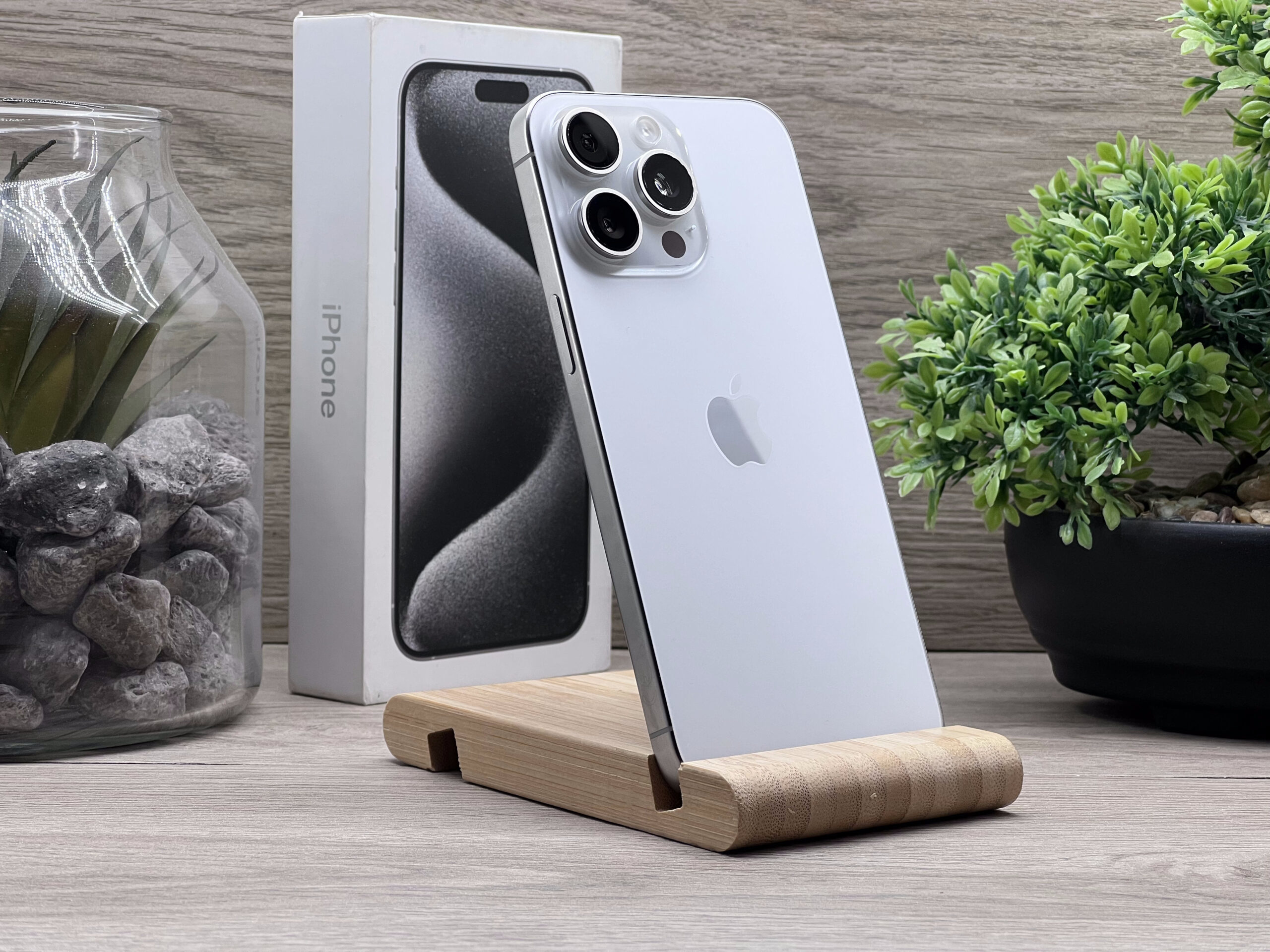 Hibátlan iPhone 15 Pro Max White Titanium 256GB 2 ÉV Garanciával Számlával 92% Akksi