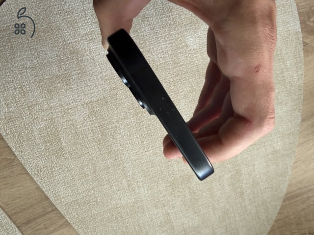 Eladó iPhone 15 – 128 GB – fekete
