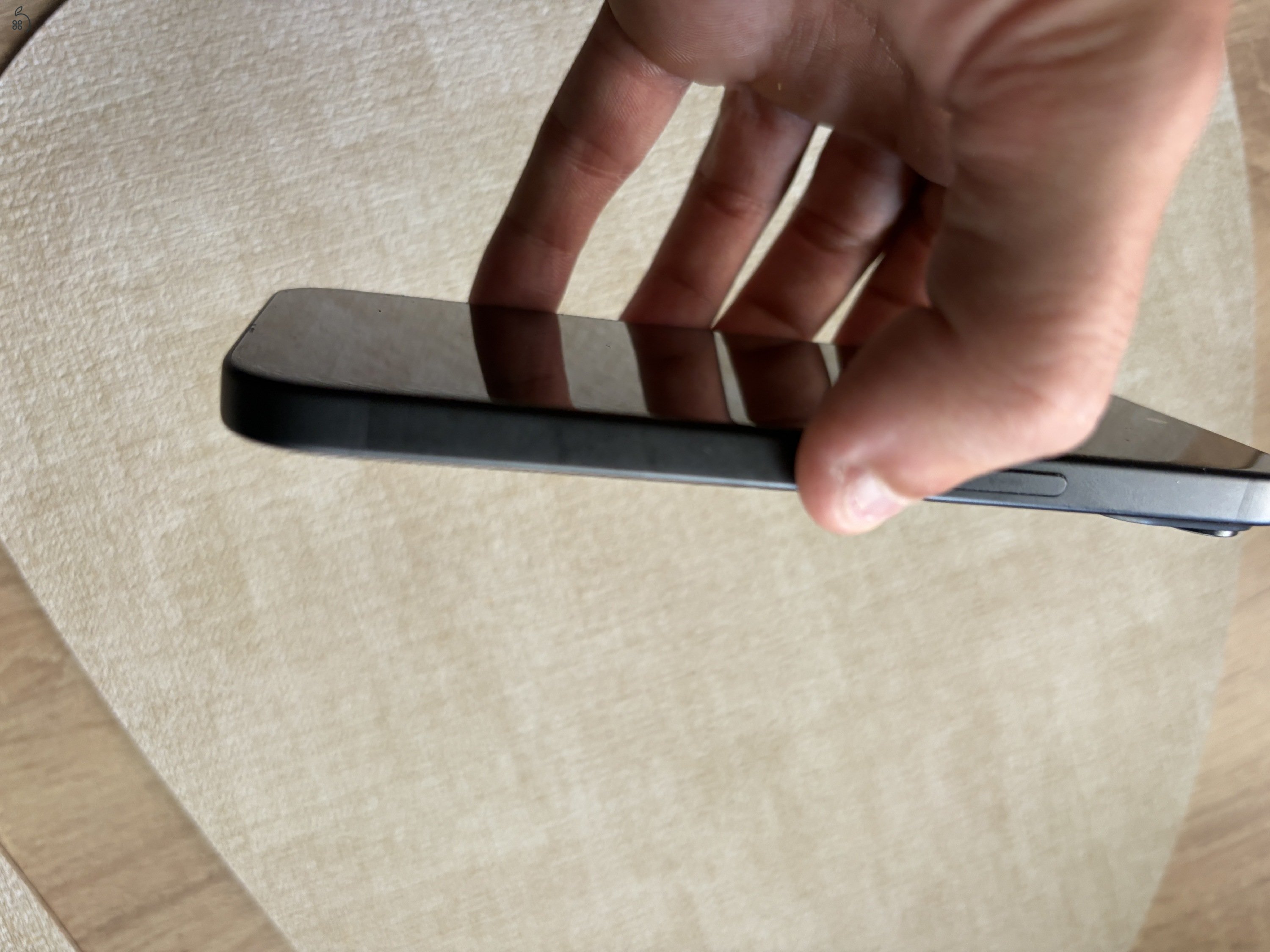 Eladó iPhone 15 – 128 GB – fekete