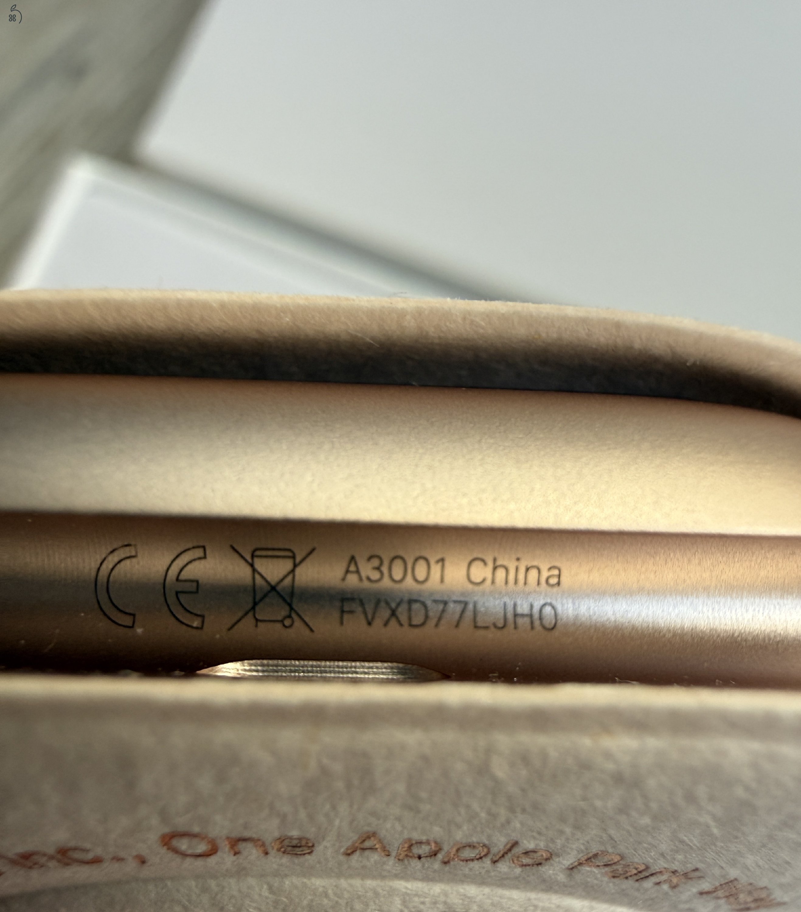 Apple Watch Series 10 GPS + Cellular 42 mm-es, ROSE alumíniumtokos, szilvaszürke sportpántos ,uj, aktiválatlan,garanciás!