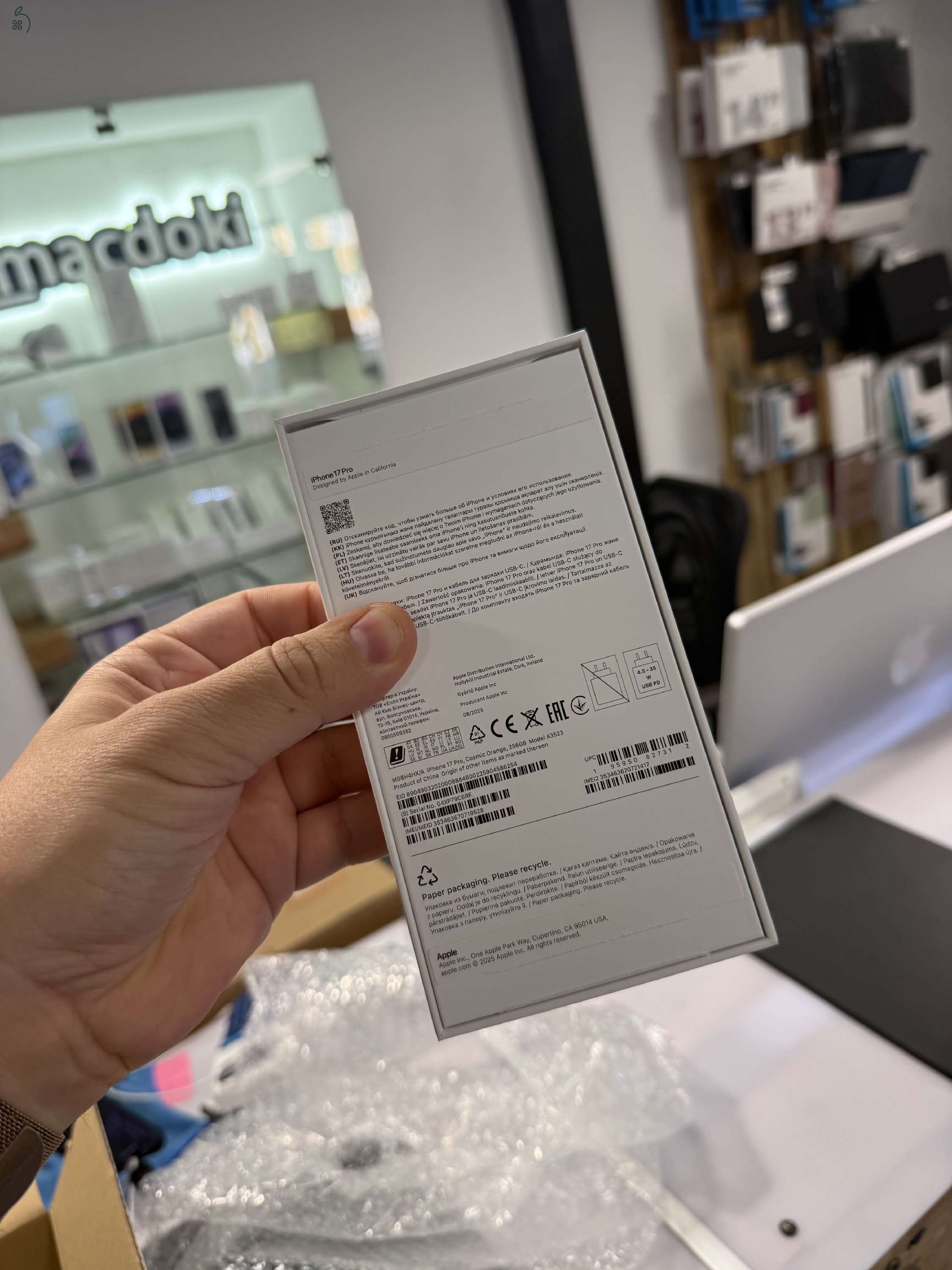 iPhone 17 Pro narancs