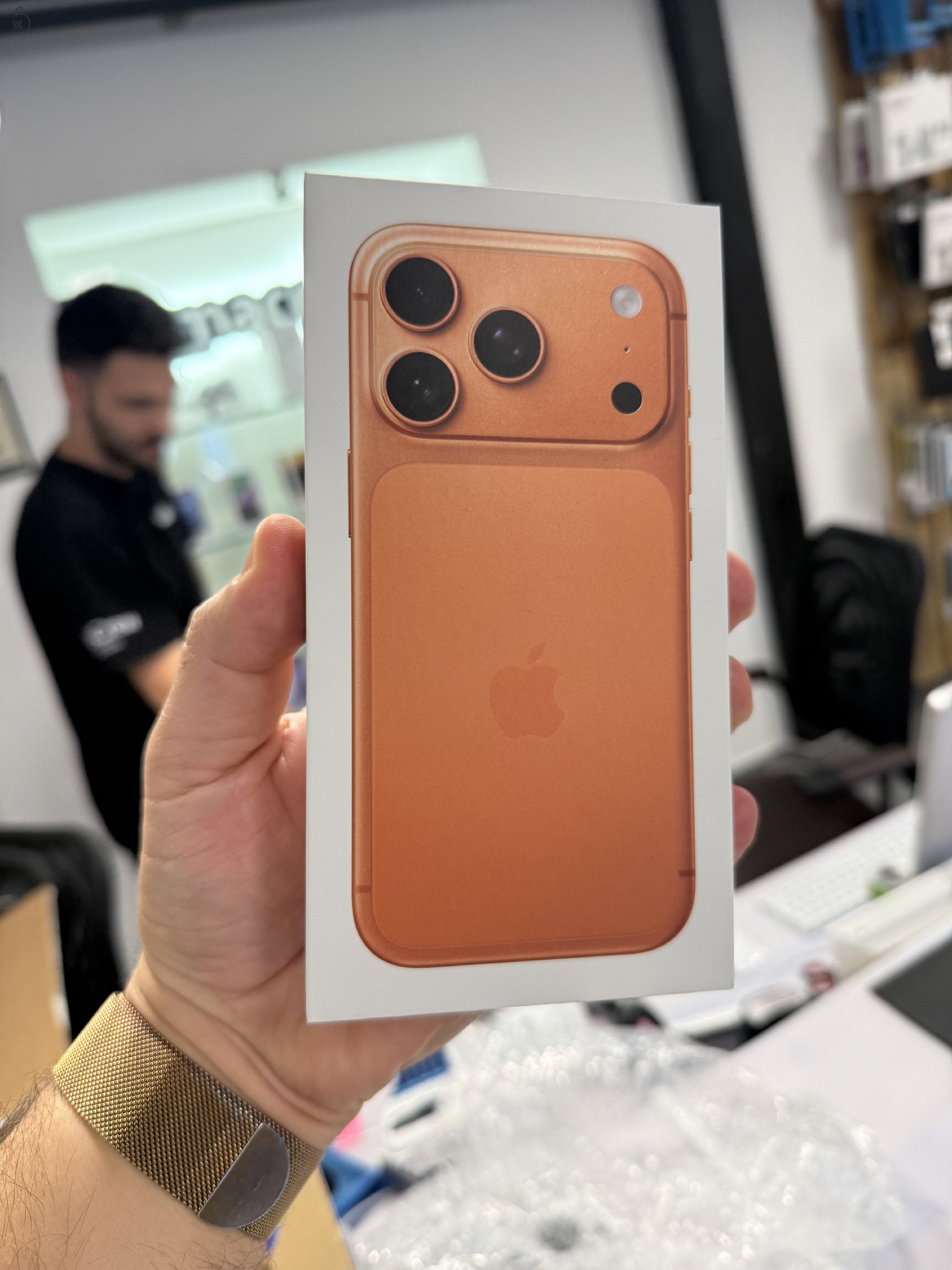 iPhone 17 Pro narancs