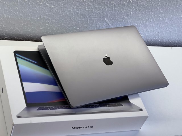 Hibátlan MacBook Pro 2019 16″ i7 Space Gray 512GB 16GB RAM 2 ÉV Garanciával Számlával