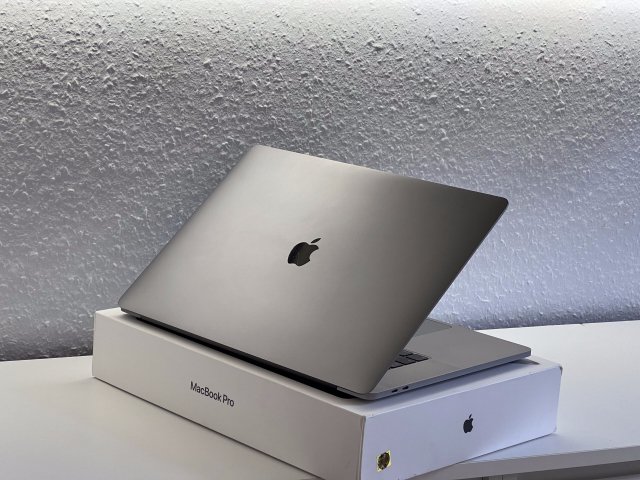 Hibátlan MacBook Pro 2019 16″ i7 Space Gray 512GB 16GB RAM 2 ÉV Garanciával Számlával