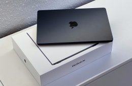 Hibátlan MacBook Air 2022 13″ M2 Midnight 512GB 8GB RAM 2 ÉV Garanciával Számlával