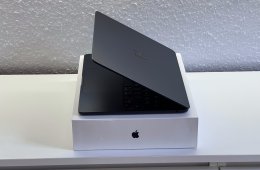 Hibátlan MacBook Air 2022 13″ M2 Midnight 512GB 8GB RAM 2 ÉV Garanciával Számlával