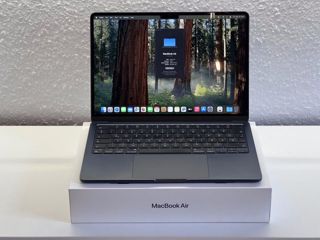 Hibátlan MacBook Air 2022 13″ M2 Midnight 512GB 8GB RAM 2 ÉV Garanciával Számlával
