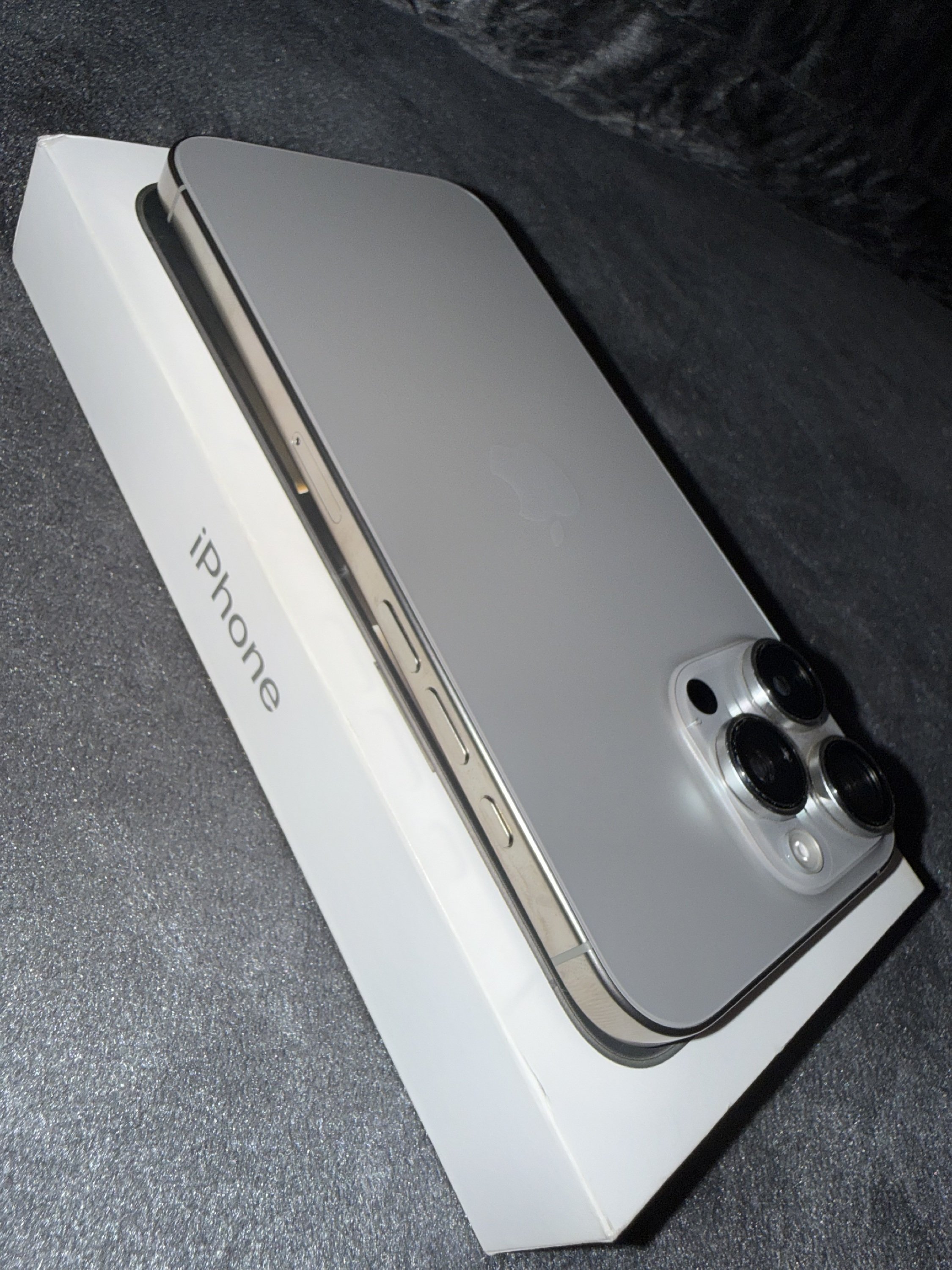 Apple 16 Pro Max