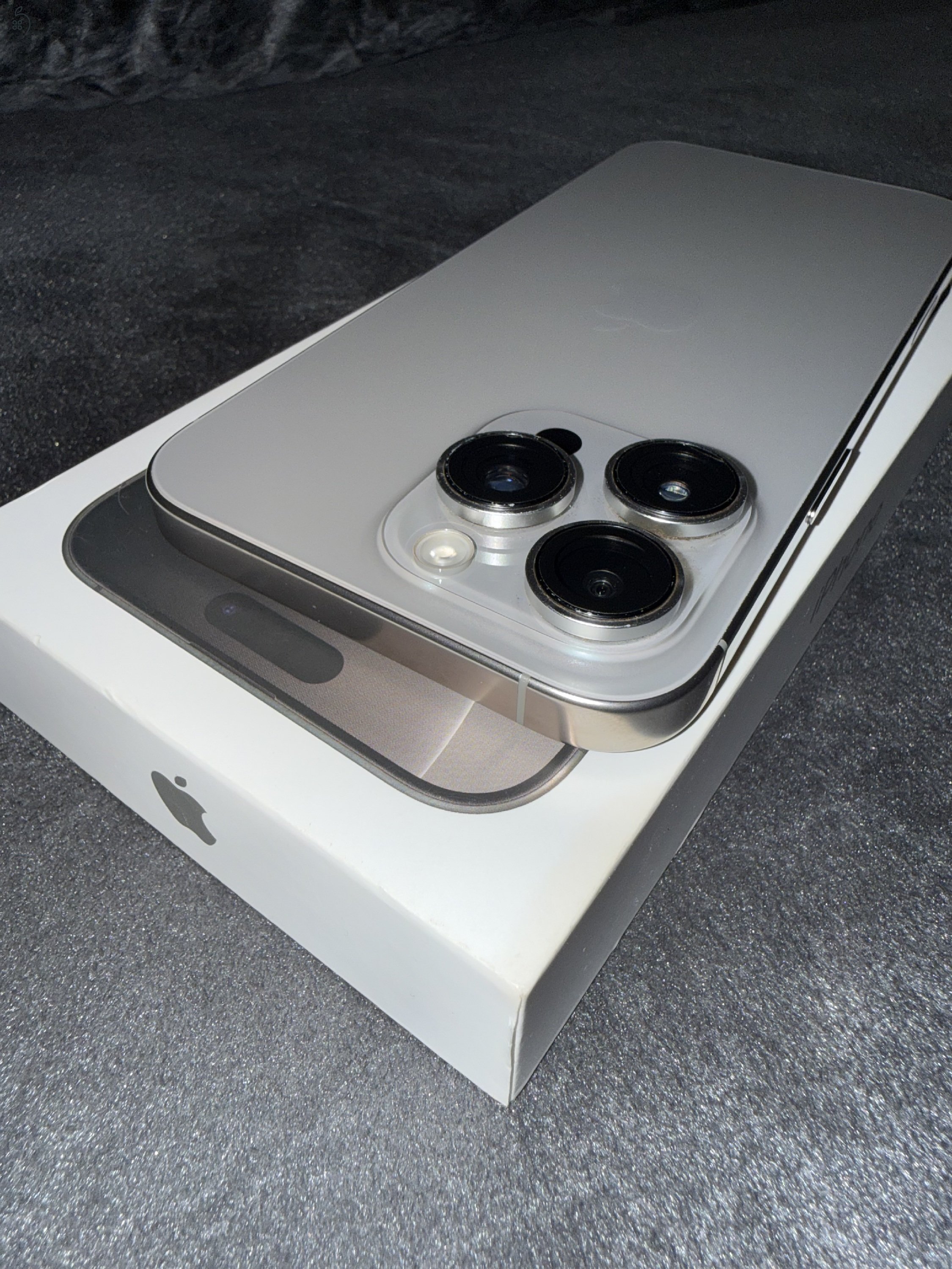 Apple 16 Pro Max