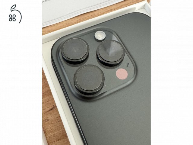 Apple Iphone 16 Pro, 128Gb, 2 év icentre garancia +2 eredeti tok