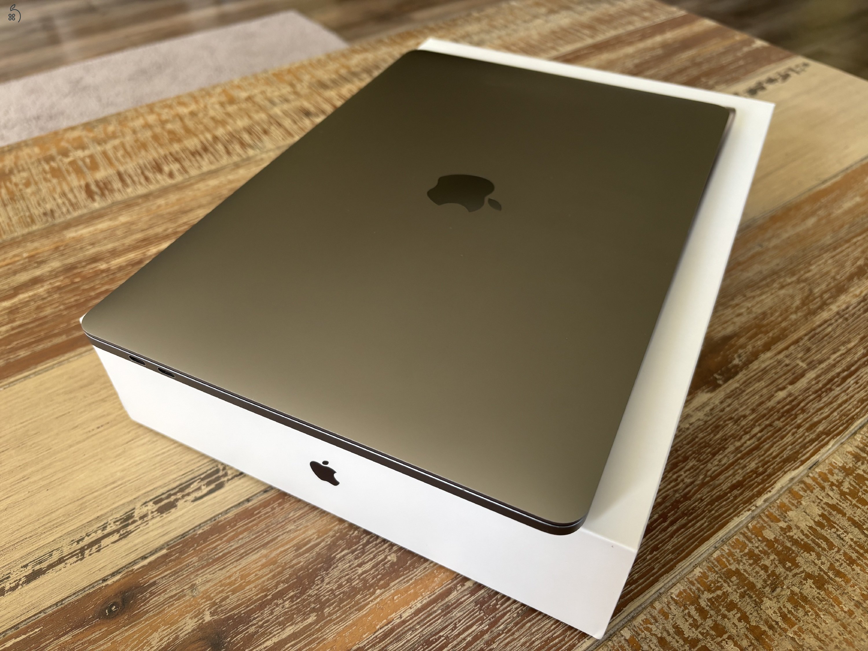 Macbook Pro M1 8GB/256GB 2020 93% Akku, 2022-es vásárlás