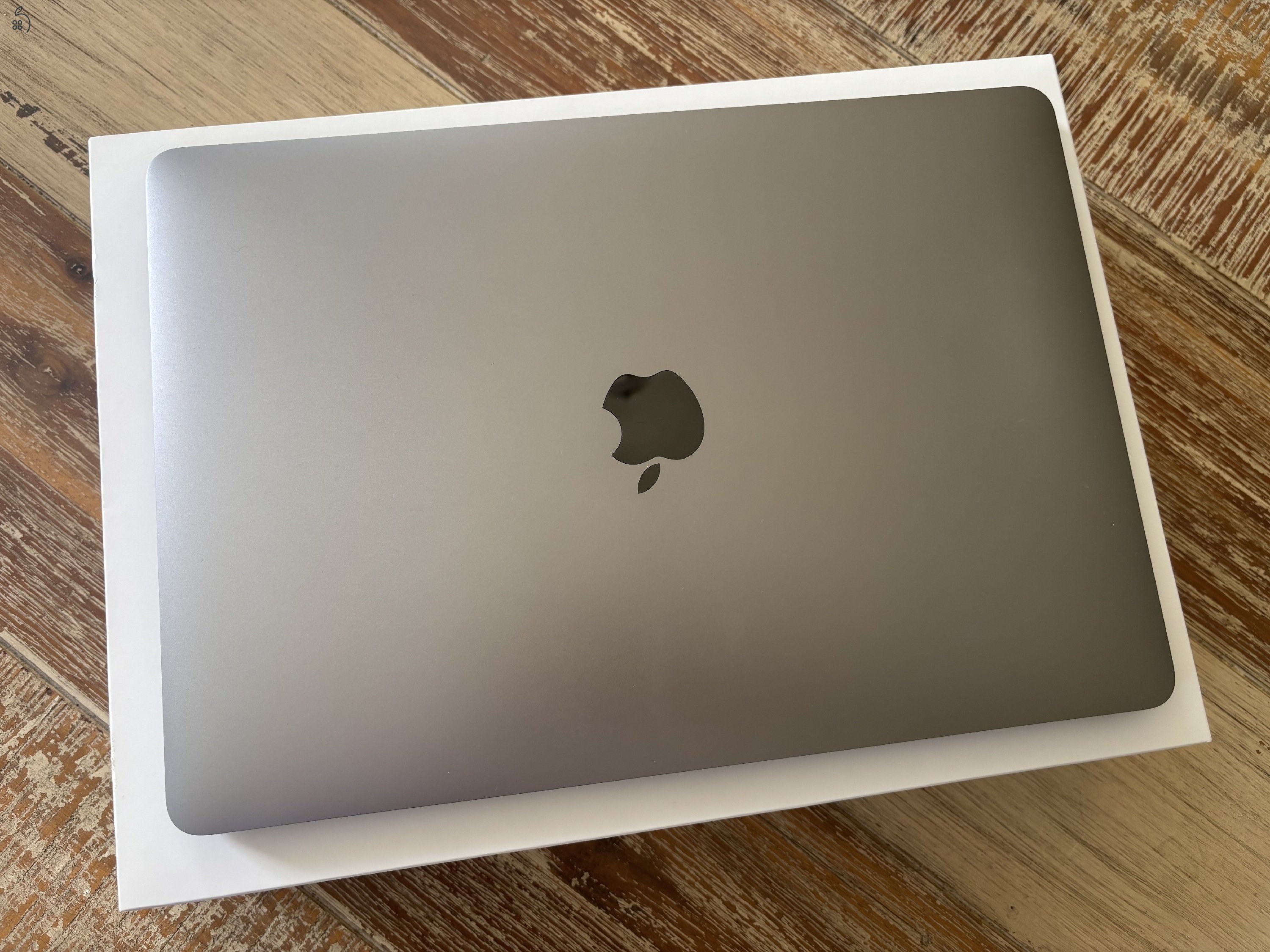 Macbook Pro M1 8GB/256GB 2020 93% Akku, 2022-es vásárlás
