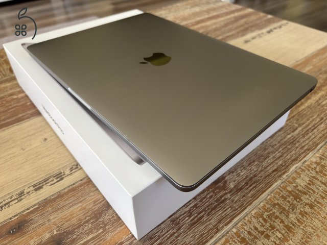 Macbook Pro M1 8GB/256GB 2020 93% Akku, 2022-es vásárlás