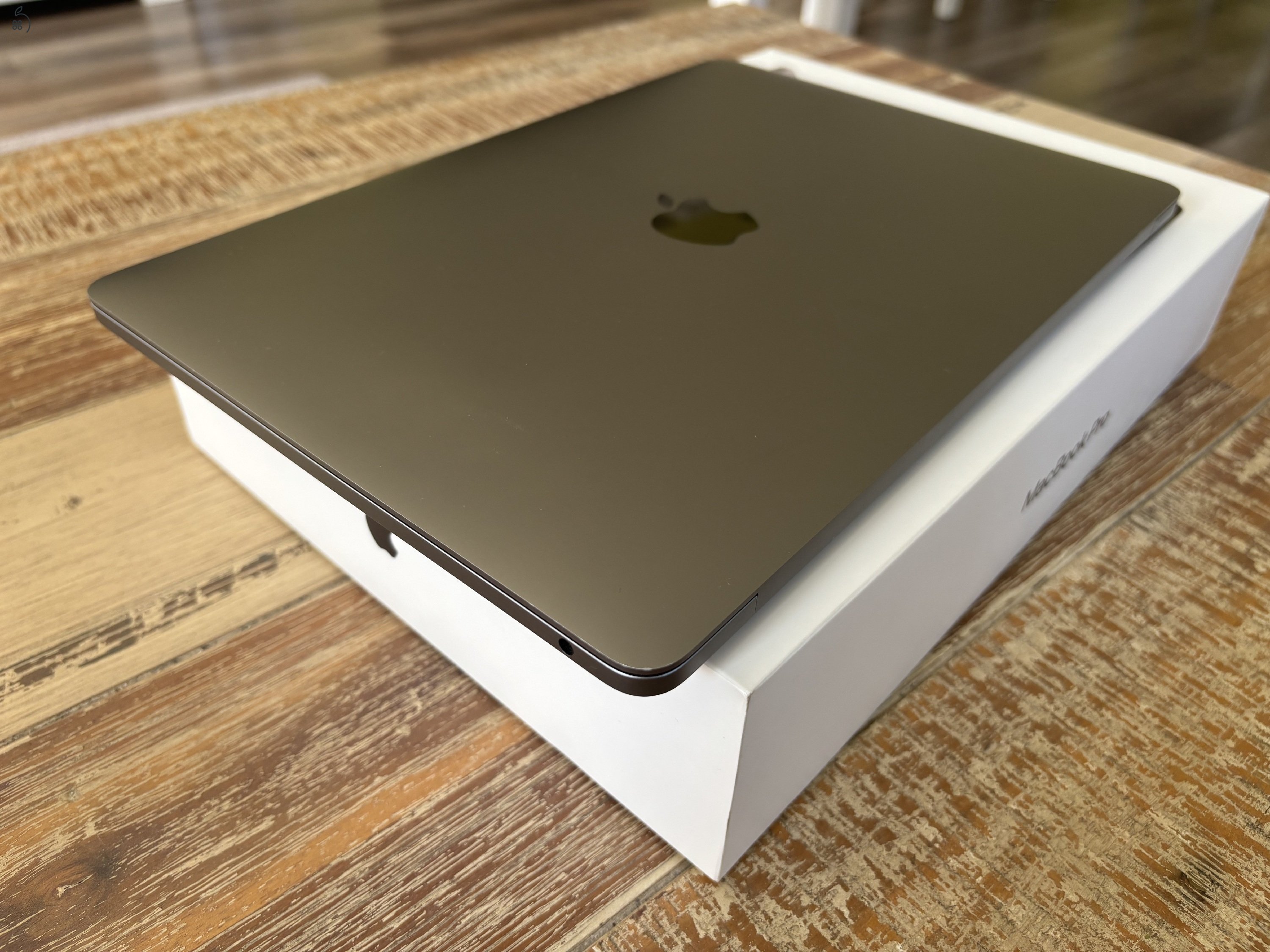 Macbook Pro M1 8GB/256GB 2020 93% Akku, 2022-es vásárlás