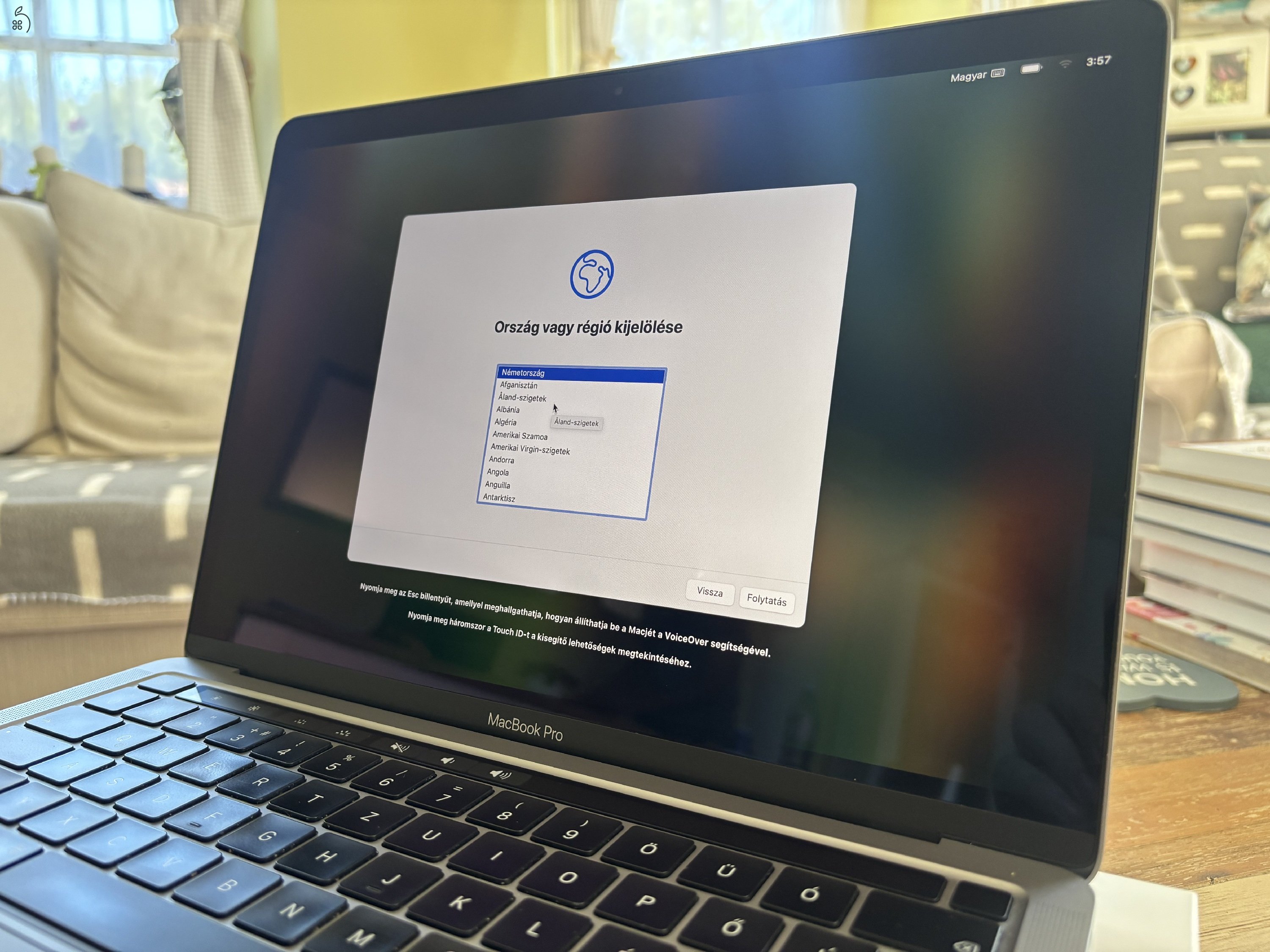 Macbook Pro M1 8GB/256GB 2020 93% Akku, 2022-es vásárlás