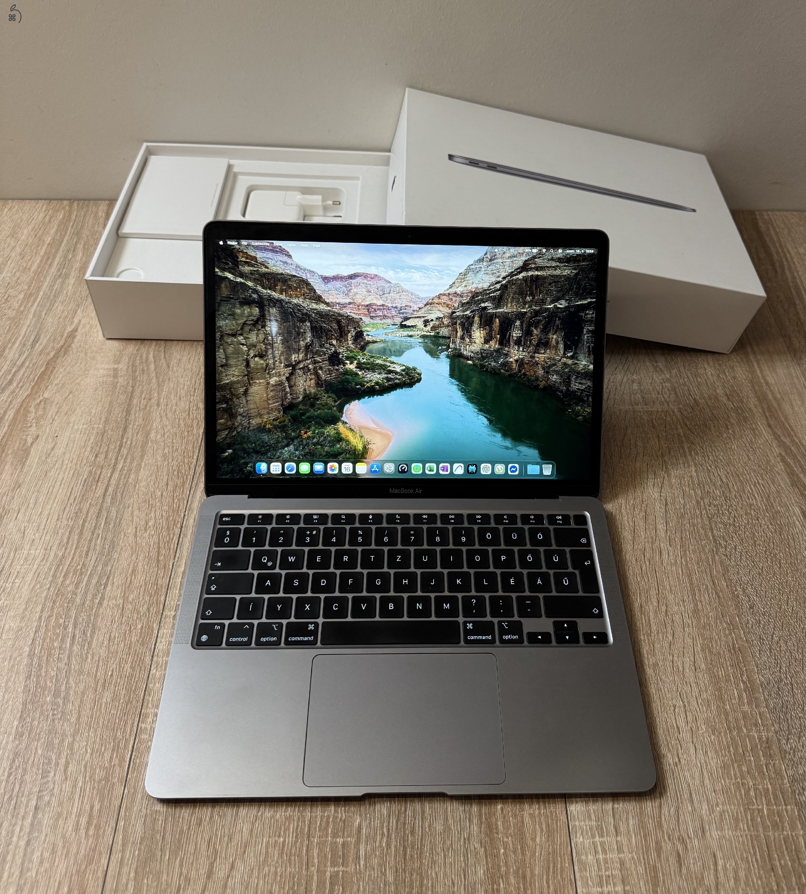 MacBook Air (M1, 2020)