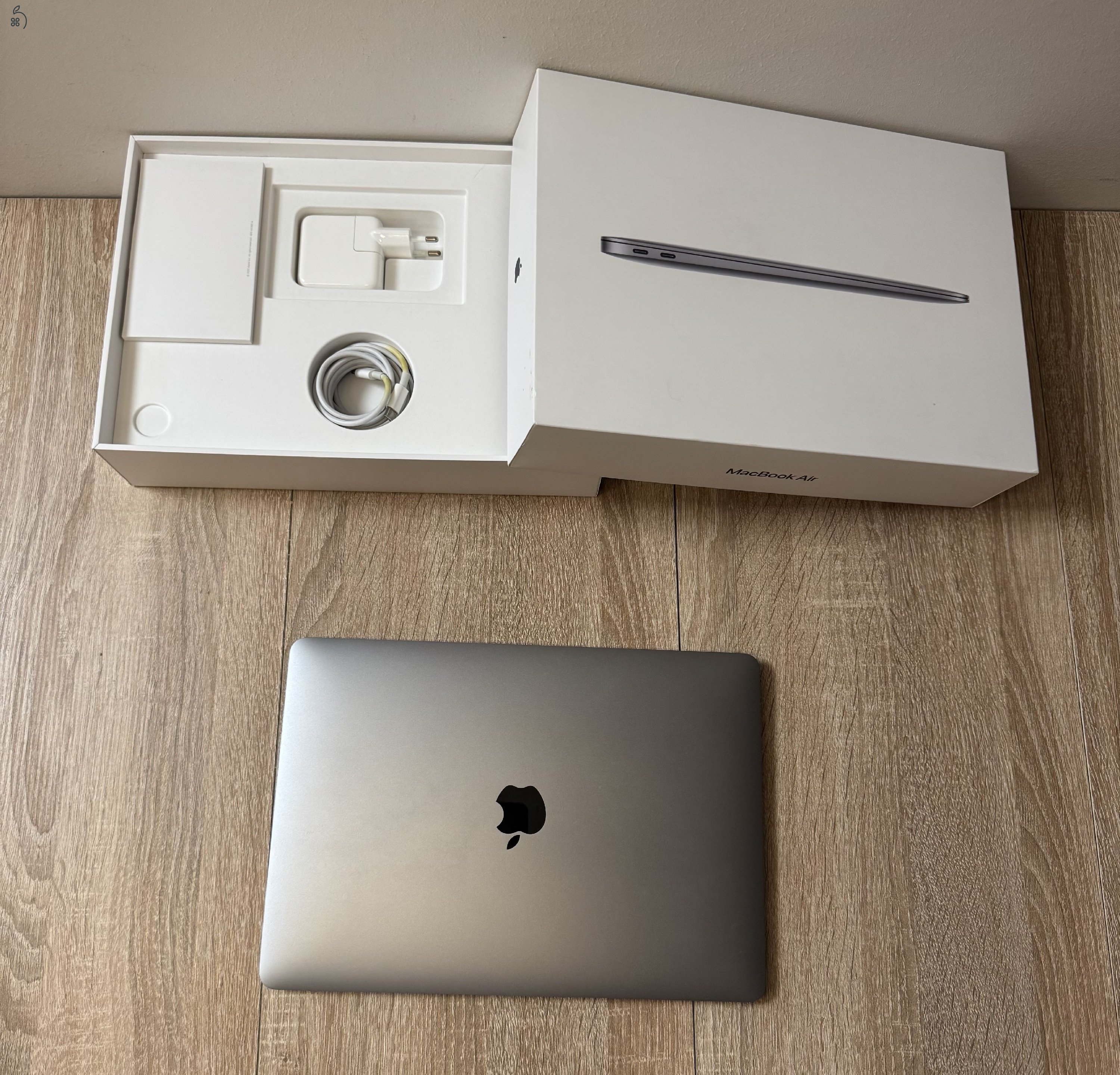 MacBook Air (M1, 2020)