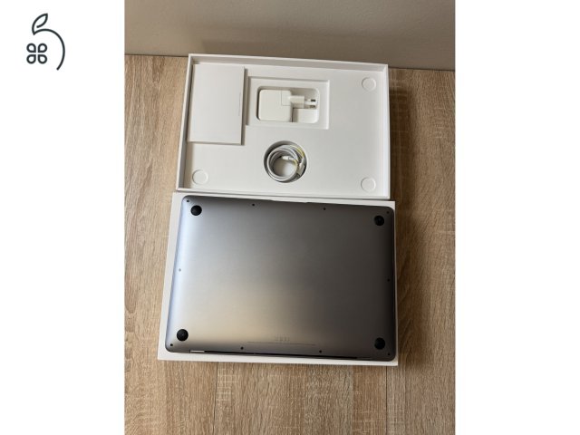 MacBook Air (M1, 2020)