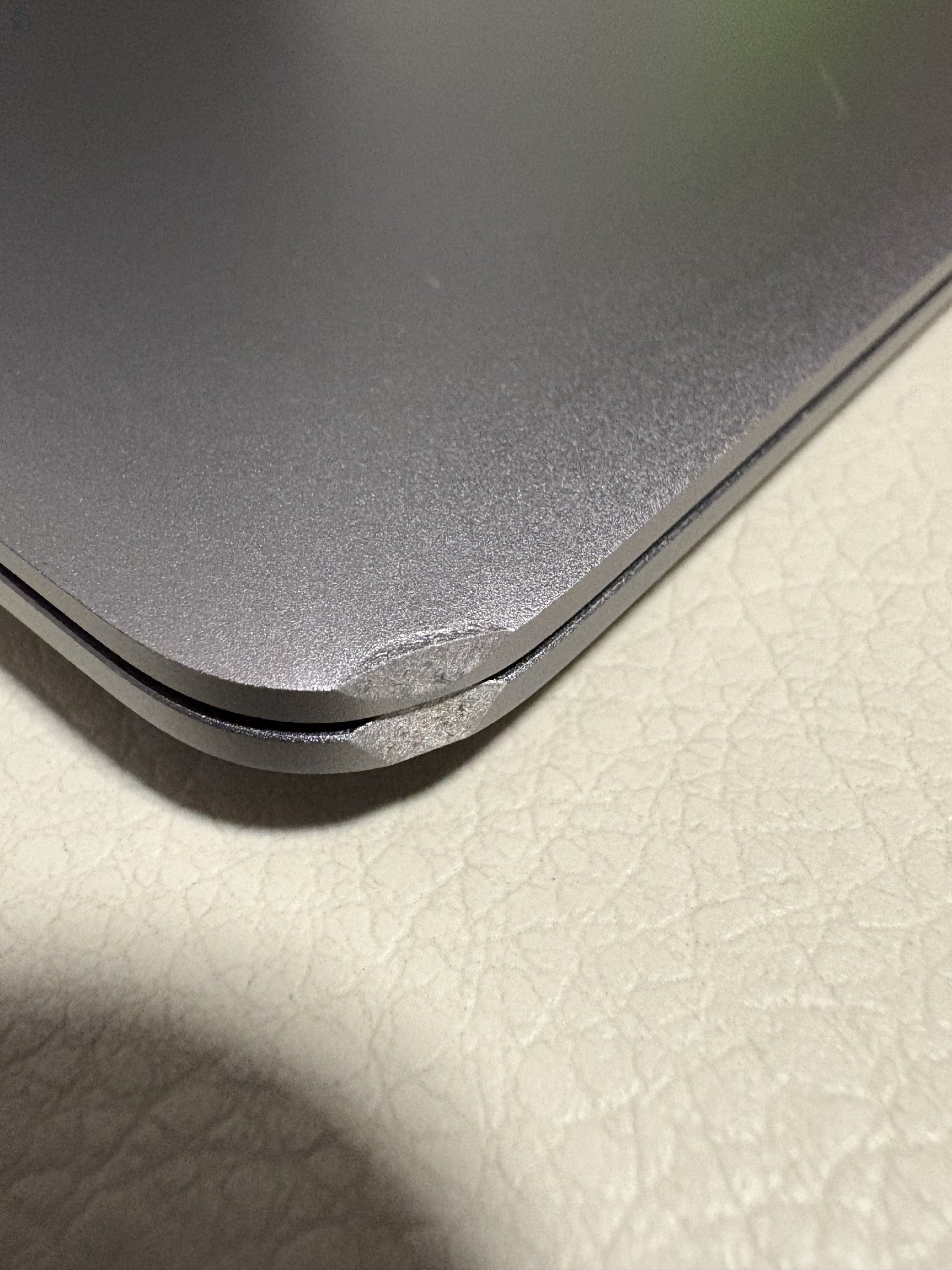 Eladó szép állapotban lévő Macbook Air M1 Antracit.