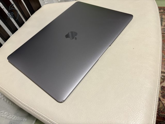 Eladó szép állapotban lévő Macbook Air M1 Antracit.