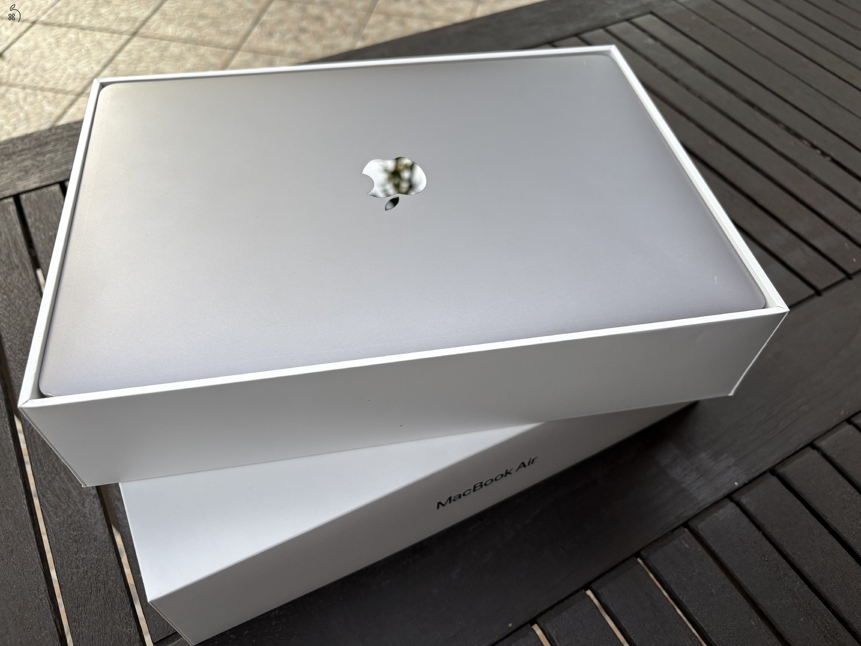 Eladó szép állapotban lévő Macbook Air M1 Antracit.