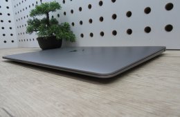 Apple MacBook Air 13” (2020, M1) – Csendes M1-teljesítmény, Retina kijelző, ~15 óra üzemidő – 16/256 – Használt, karcmentes – 98% akku (56 ciklus) – Garancia 3 hónap