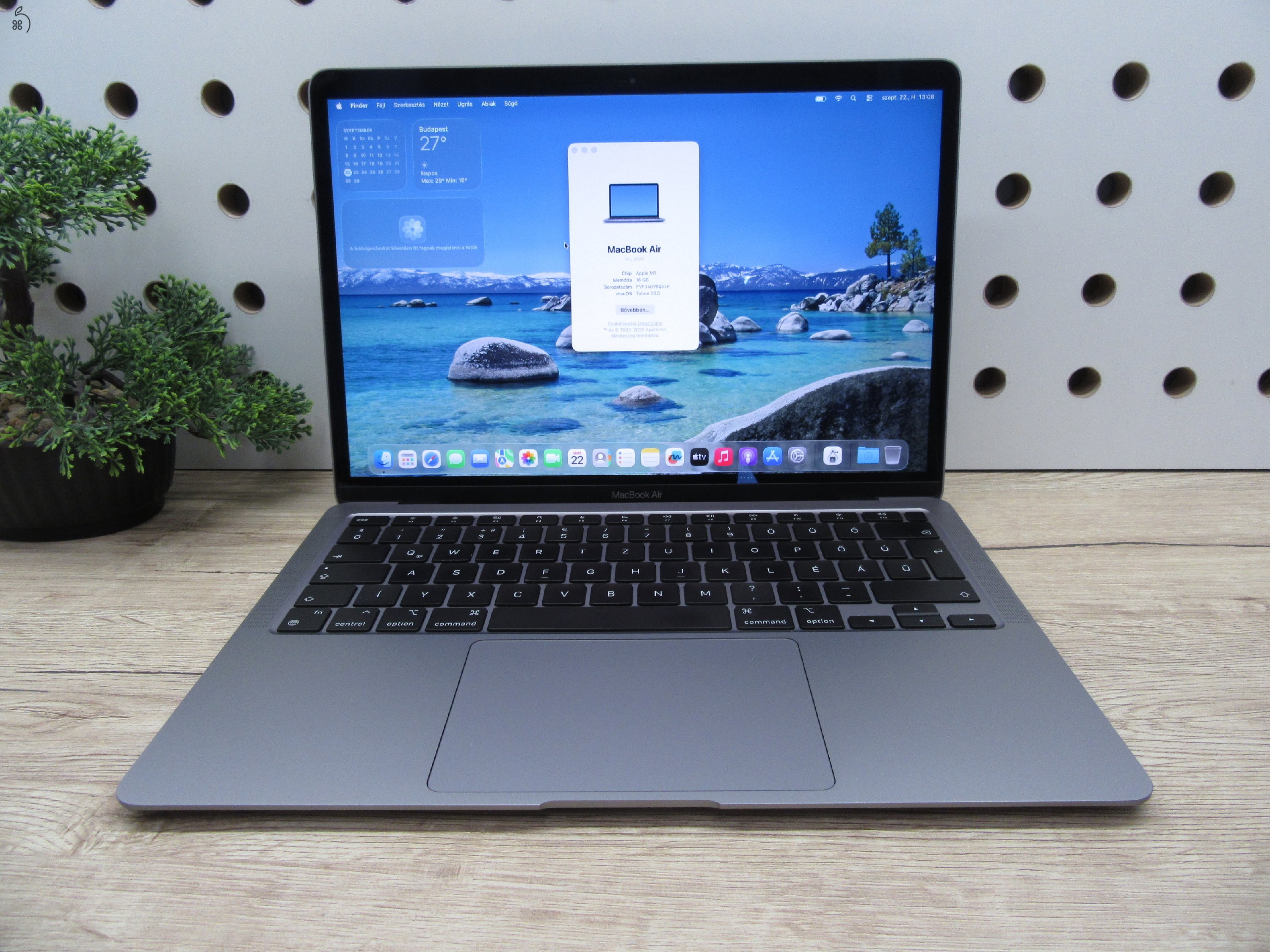 Apple MacBook Air 13” (2020, M1) – Csendes M1-teljesítmény, Retina kijelző, ~15 óra üzemidő – 16/256 – Használt, karcmentes – 98% akku (56 ciklus) – Garancia 3 hónap