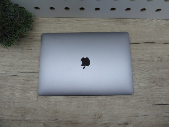 Apple MacBook Air 13” (2020, M1) – Csendes M1-teljesítmény, Retina kijelző, ~15 óra üzemidő – 16/256 – Használt, karcmentes – 98% akku (56 ciklus) – Garancia 3 hónap