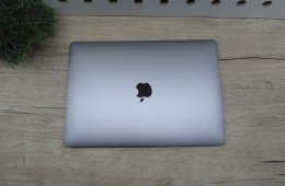 Apple MacBook Air 13” (2020, M1) – Csendes M1-teljesítmény, Retina kijelző, ~15 óra üzemidő – 16/256 – Használt, karcmentes – 98% akku (56 ciklus) – Garancia 3 hónap